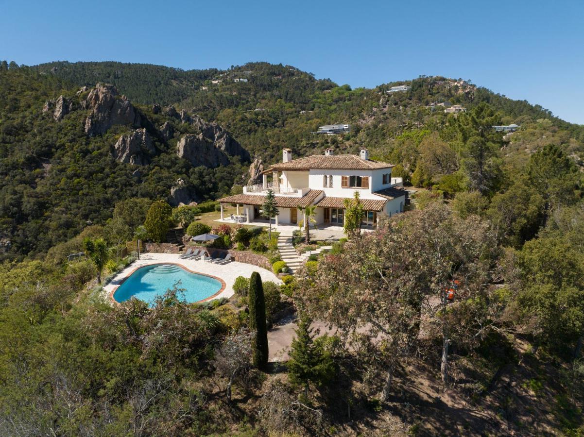Hébergement de vacances L'esterel Avec Piscine Vue 6 Pers Fréjus
