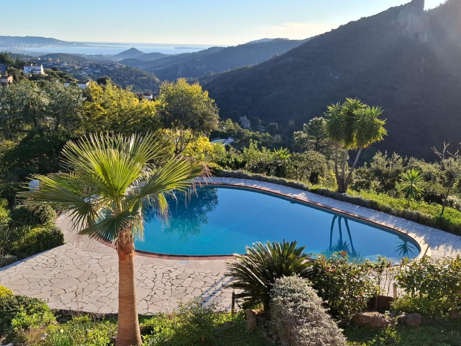 L'esterel Avec Piscine Vue 6 Pers Hébergement de vacances